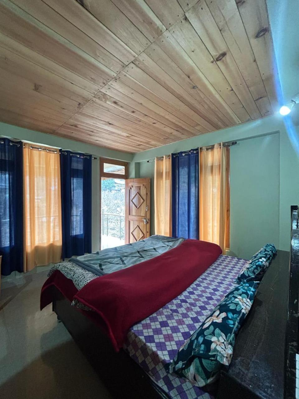 New Brahma Cafe Guest House Kalgha Exterior photo